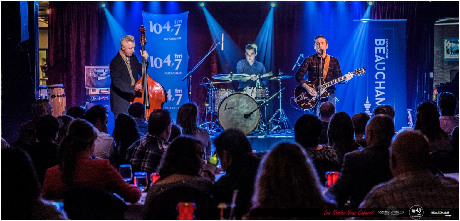 Les Rendez-Vous Cabaret / Alexander Brown